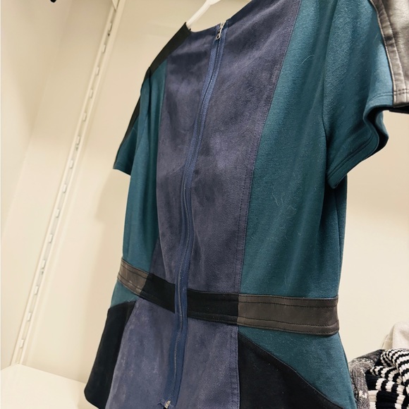 BCBG Maxazria Leather and Suede Zip back Leather Waist Top - Size M - Picture 5 of 7